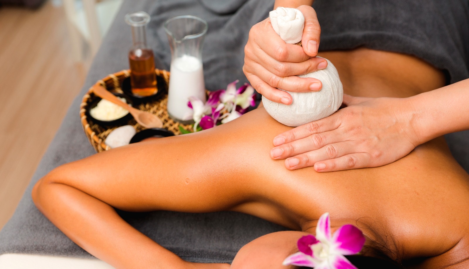 Thai-Kräuterstempel-Massage